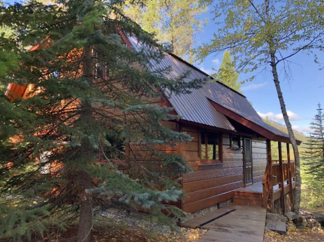 Hillside Retreat Airbnb house in Montana, Glacier National Park