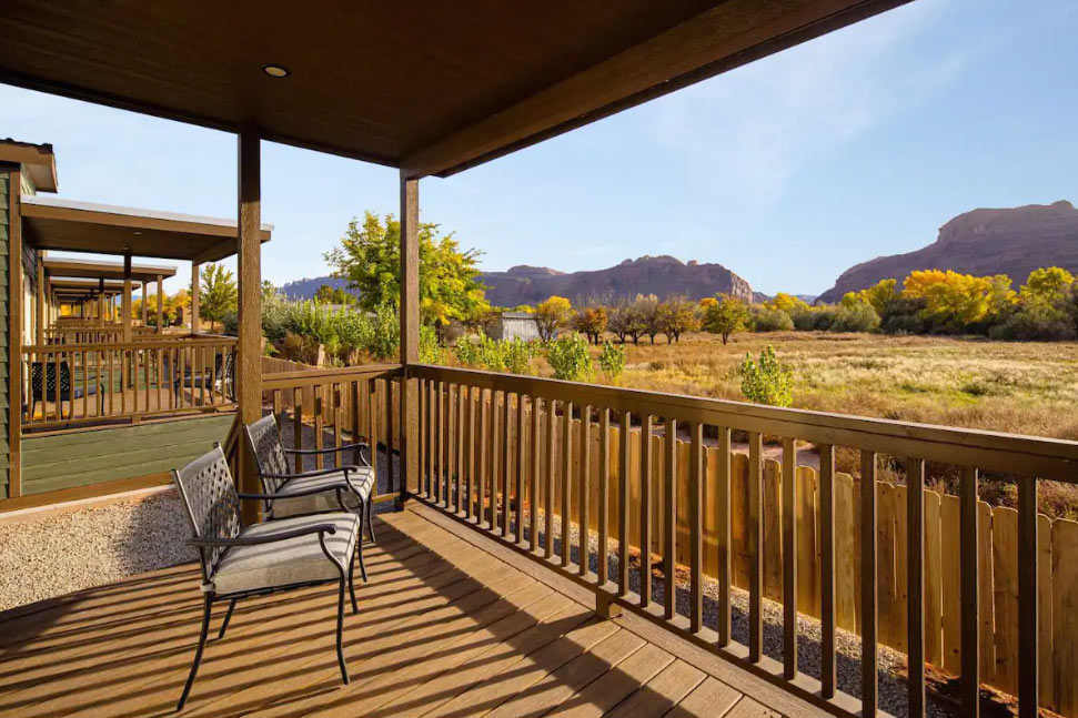 An Airbnb house with Family-Sized Cabin in the Desert