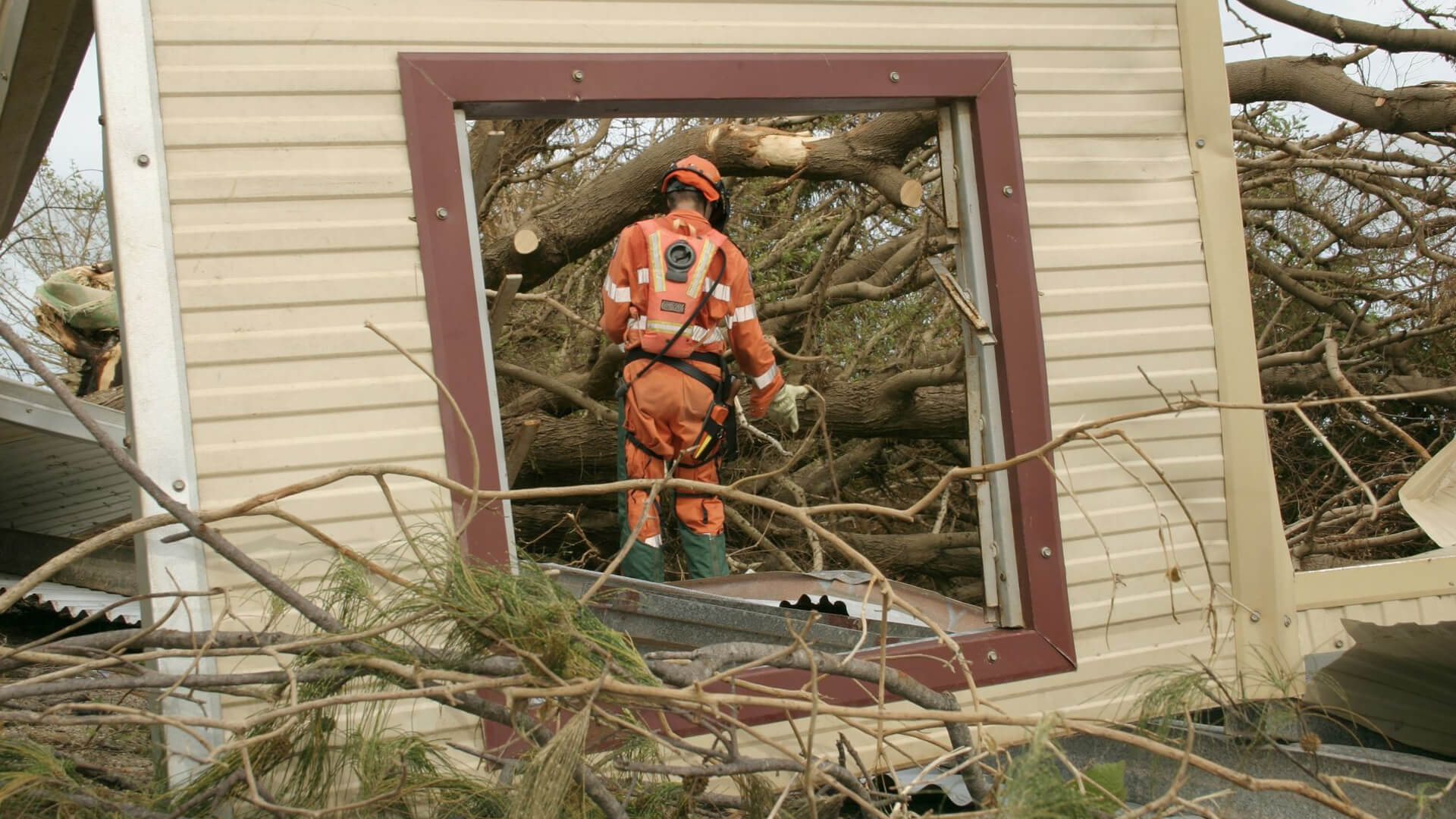 Hurricane cleaup after hurricane, hurricane-resistant homes, eco-friendly housing