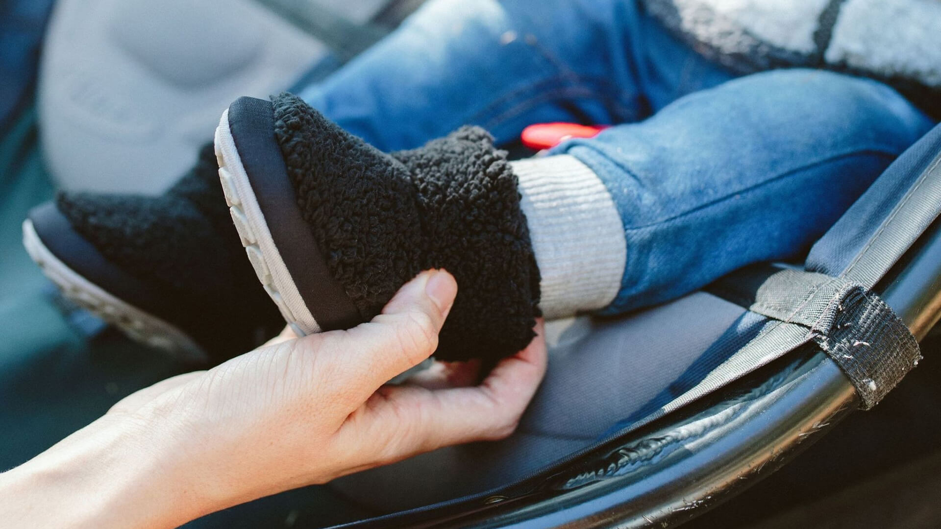 Woolybub shoe; Baby shoes are made of recycled plastic water bottles