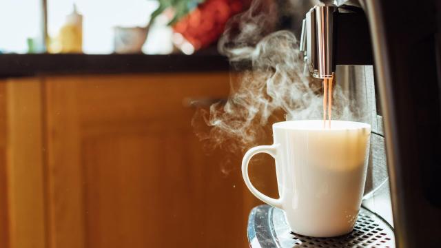 Coffee machine that uses coffee balls made of algae