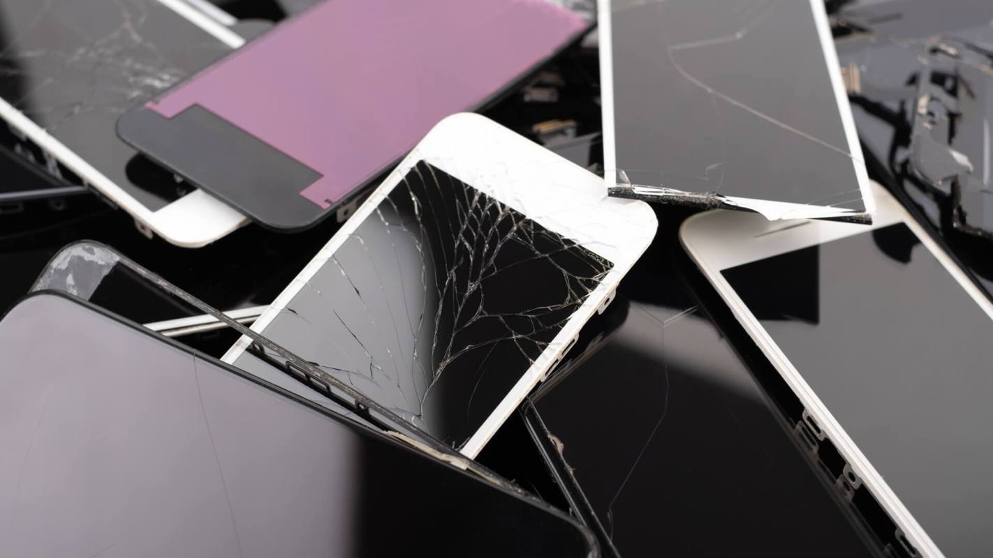 Audi, Broken phones for recycle