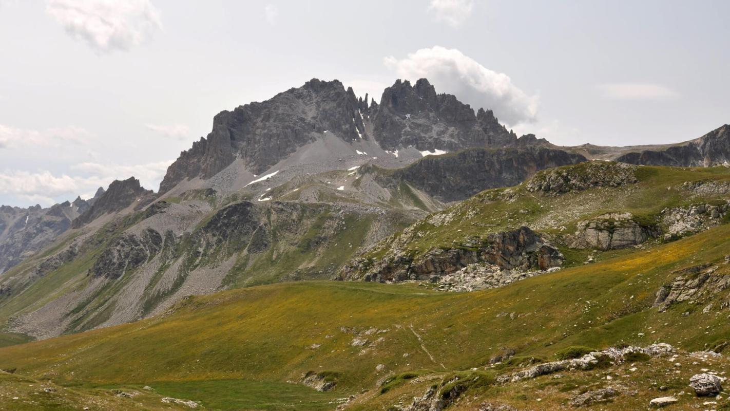 Snowless French alps
