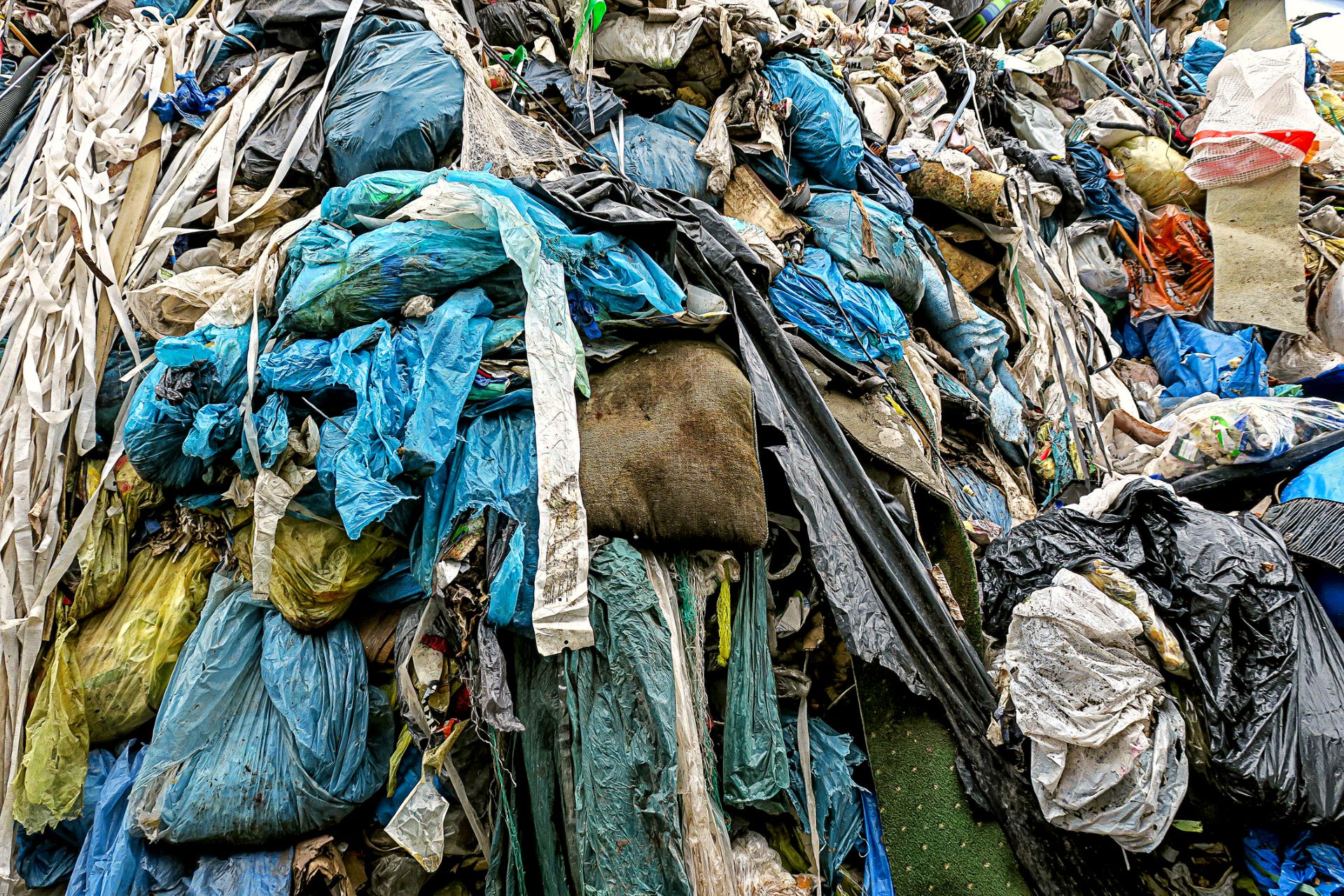 trash mountain in Atacama desert