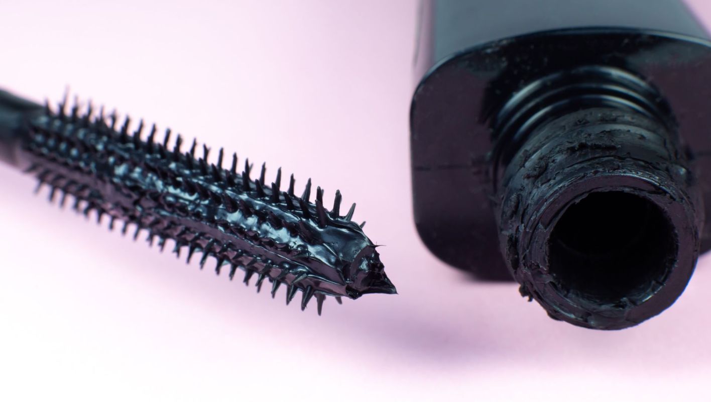 Reusing disposable mascara wands