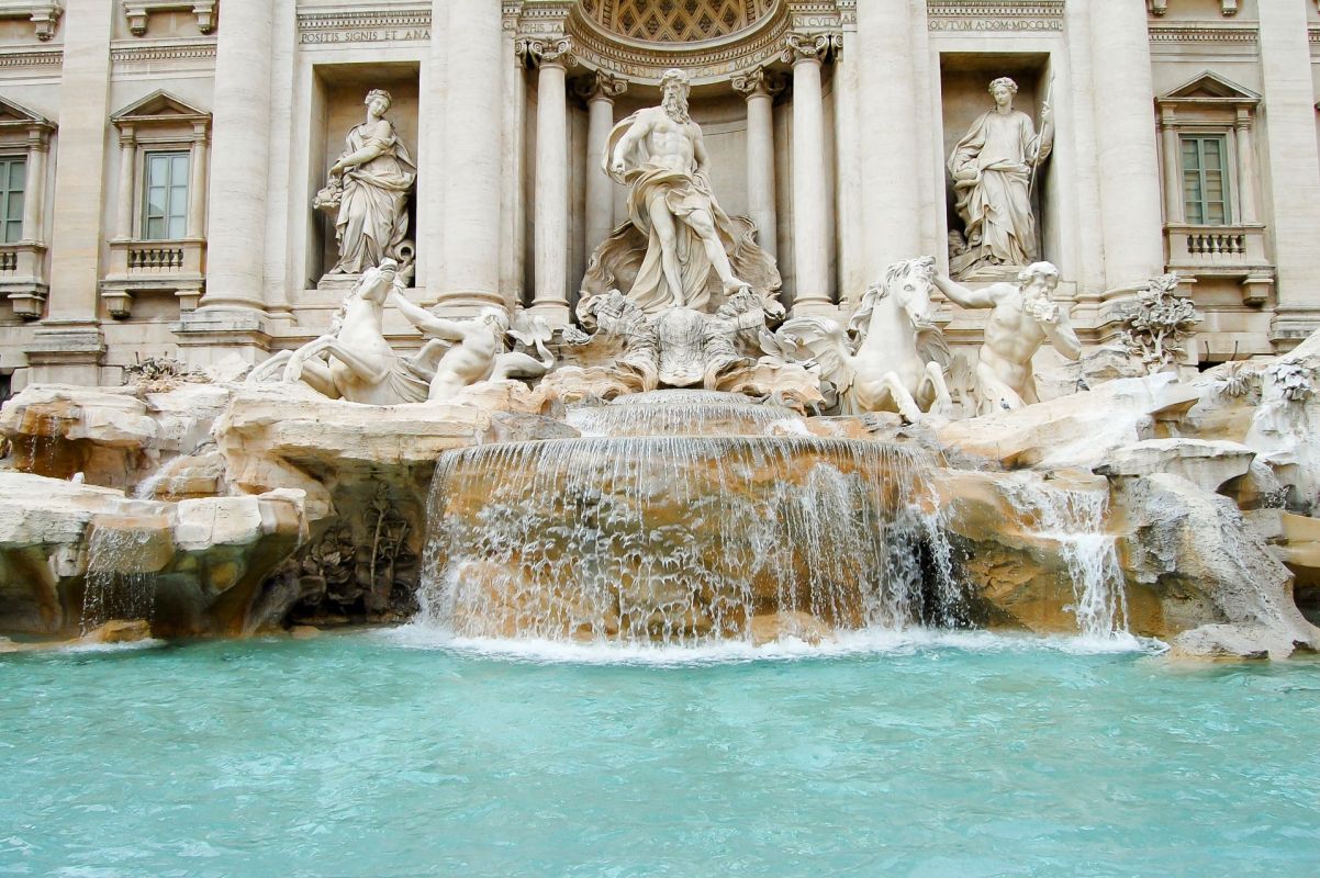 Italy's leaking pipes, drinking water wasted