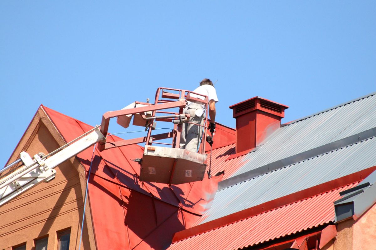 The paint can be applied to both the exterior of houses and to the inside. 
