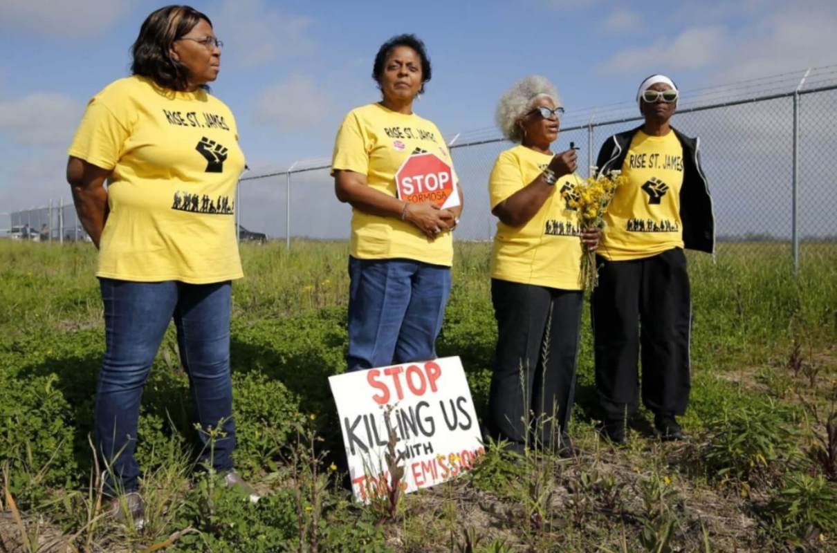 The permits will authorize the facility to release more than 800 tons of pollution annually.