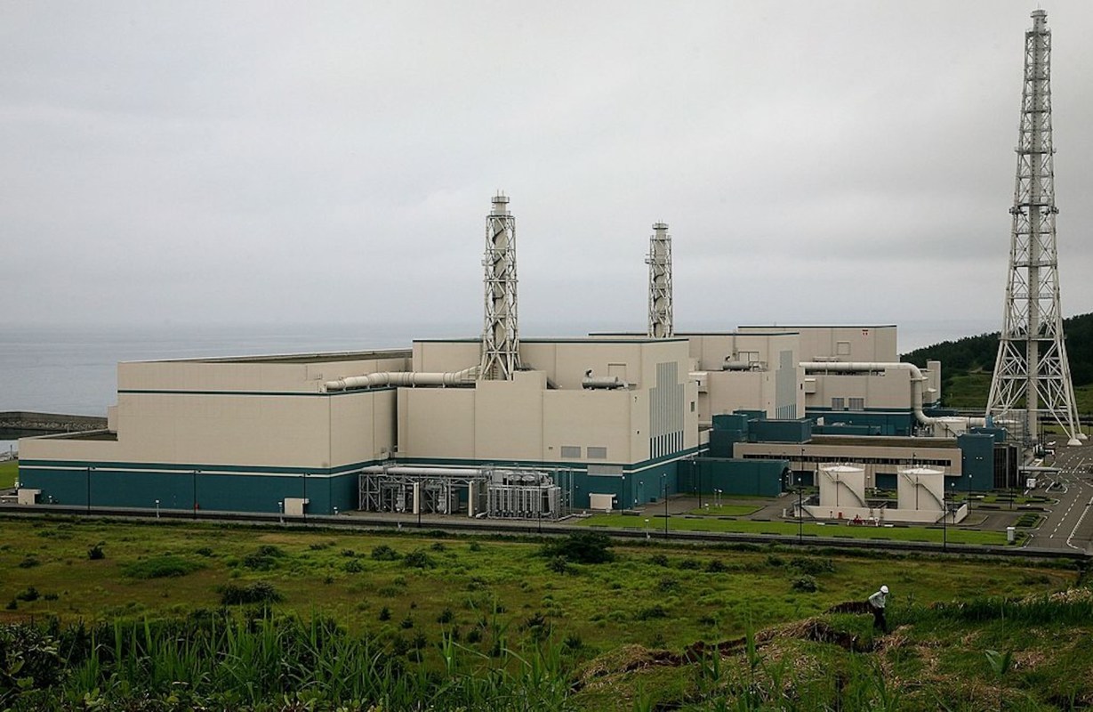 Prior to its closure in 2012, the plant had a capacity of 8.2 gigawatts.