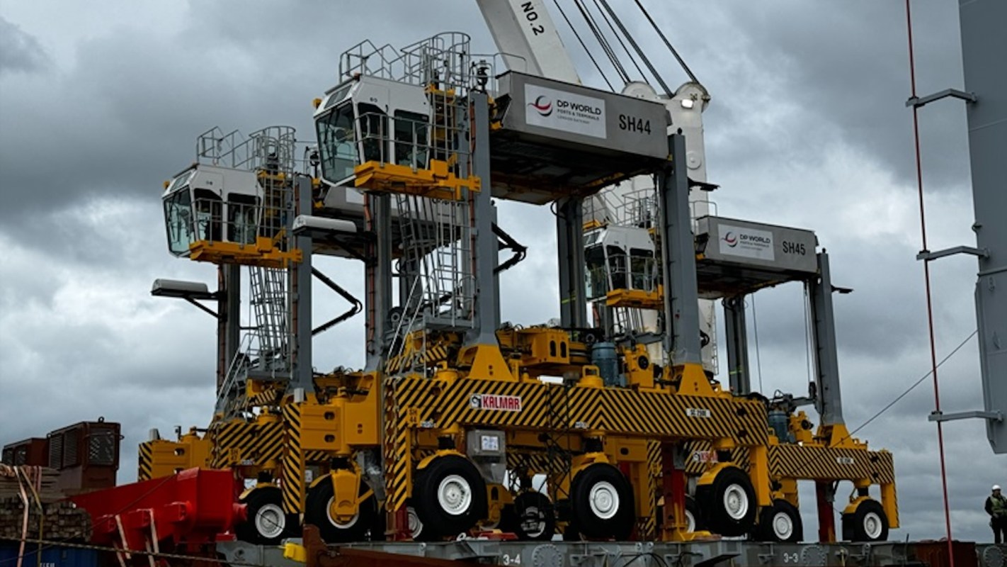 The fleet will be the first at a port to be powered solely by electricity.