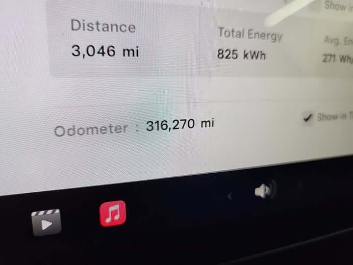 Social media users were quick to share their thoughts on the Tesla driver's post.
