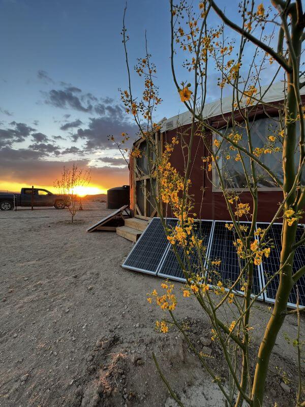 The setup featured fixed and movable solar panels, extra insulation, and a biogas septic system.