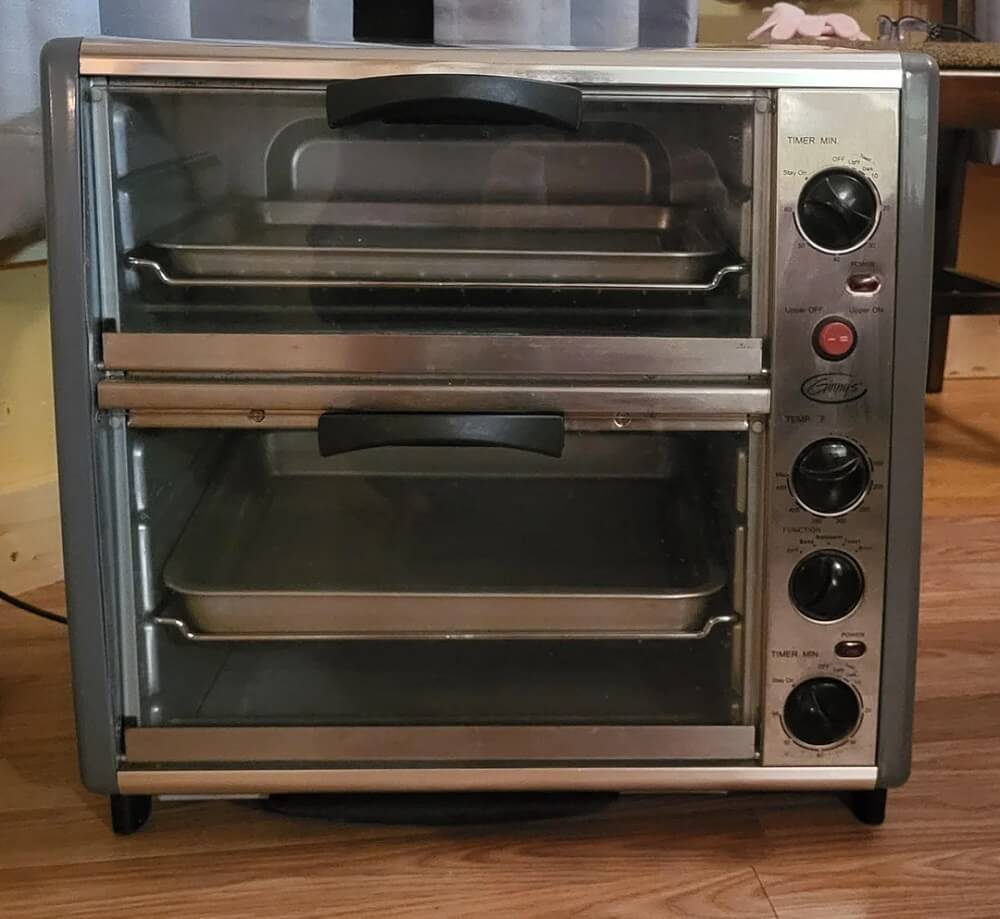 You'd think the only way something like this would be thrown out is if it were broken, but the caption states that it works just fine.