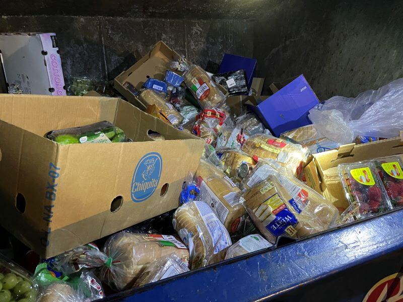 "Grocery stores would have such a good rep if they did this."