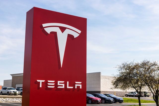 Slate Auto electric trucks drop below $20,000 after EV tax credits.