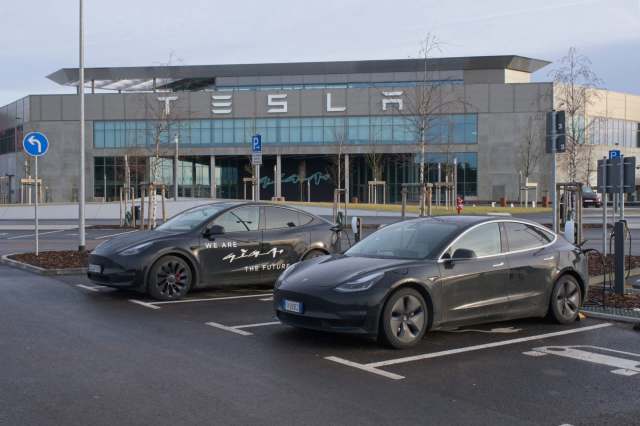 Tesla has been fine-tuning unsupervised FSD for a while now, and it seems it is finally ready to unveil its work.