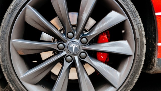 Two possible new features have electric vehicle fans excited.