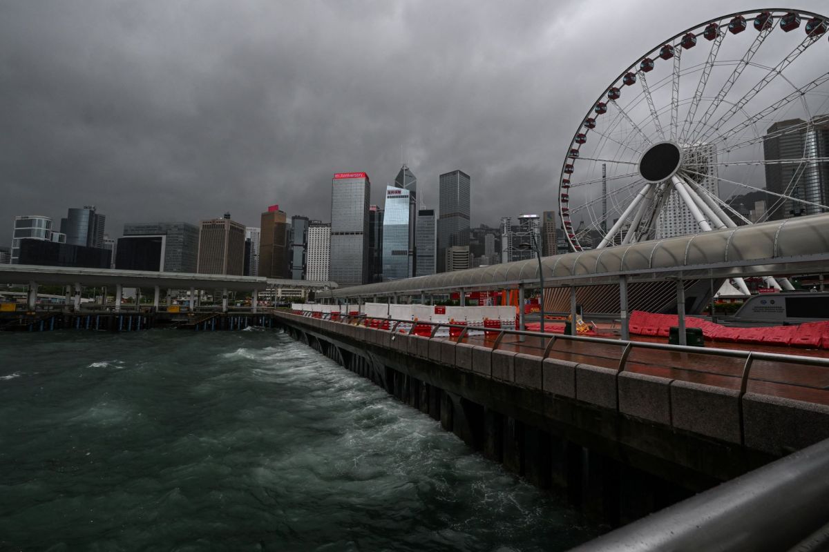 Hurricane-force winds are expected.