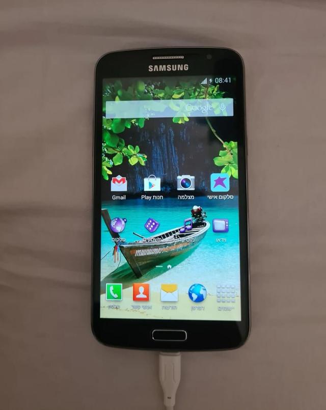 "I was at the Samsung store ... digging for phones."